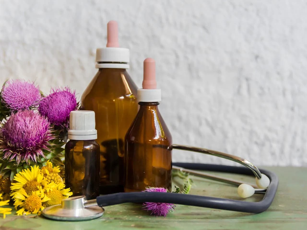 Olej z ostropestu: Jak brać, by działał? Dawkowanie i porady eksperta